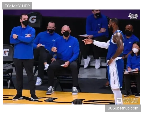 奥斯梅恩在关键战中的带队表现及其战术带动作用解析